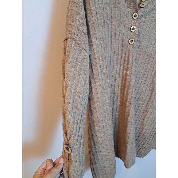 Free People intimately Womens Oversized Heather Tan Henley Sweater sz Small - Picture 3 of 5